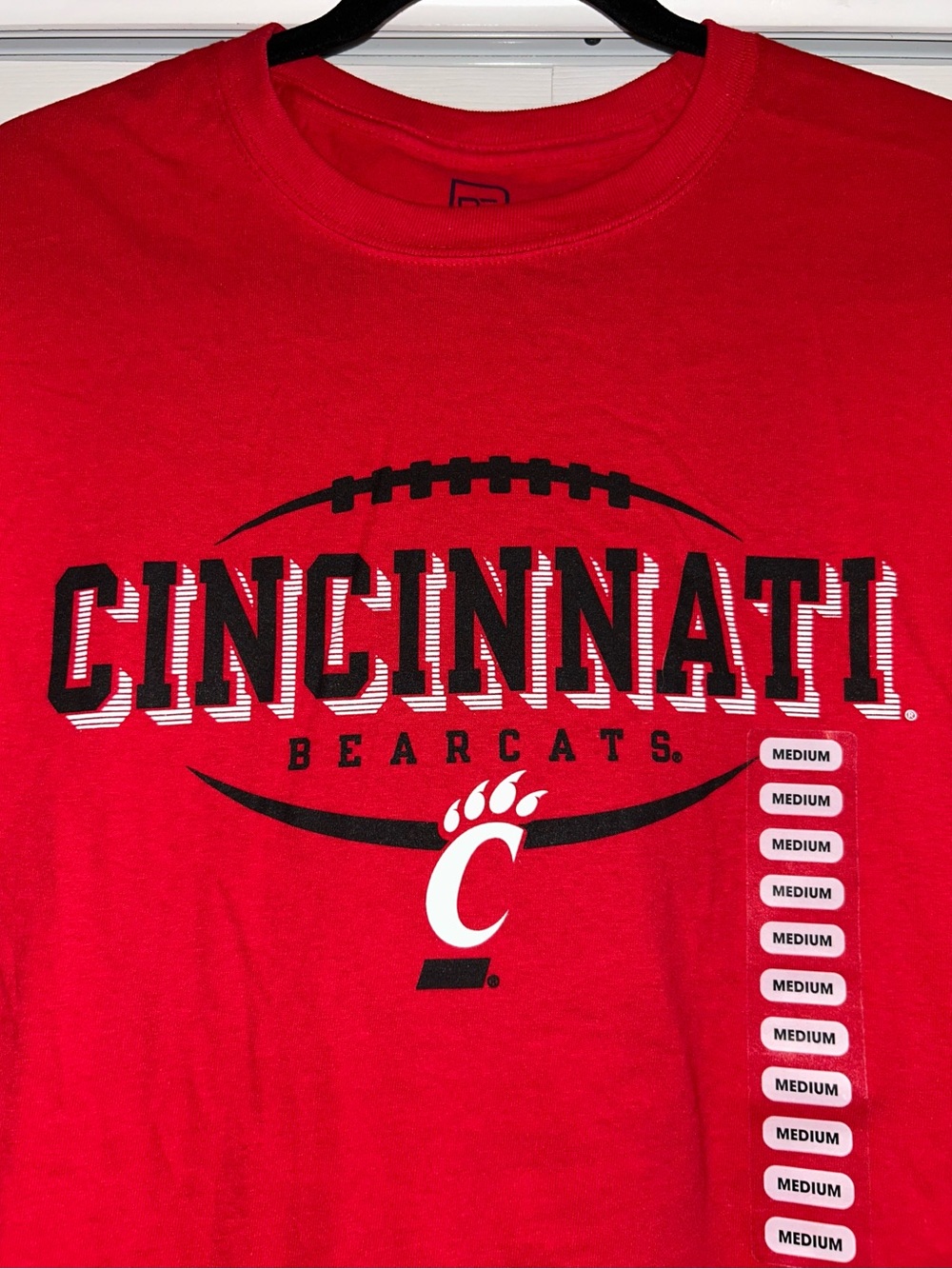 UC University of Cincinnati Bearcats football tee NWT red size Medium M Med
